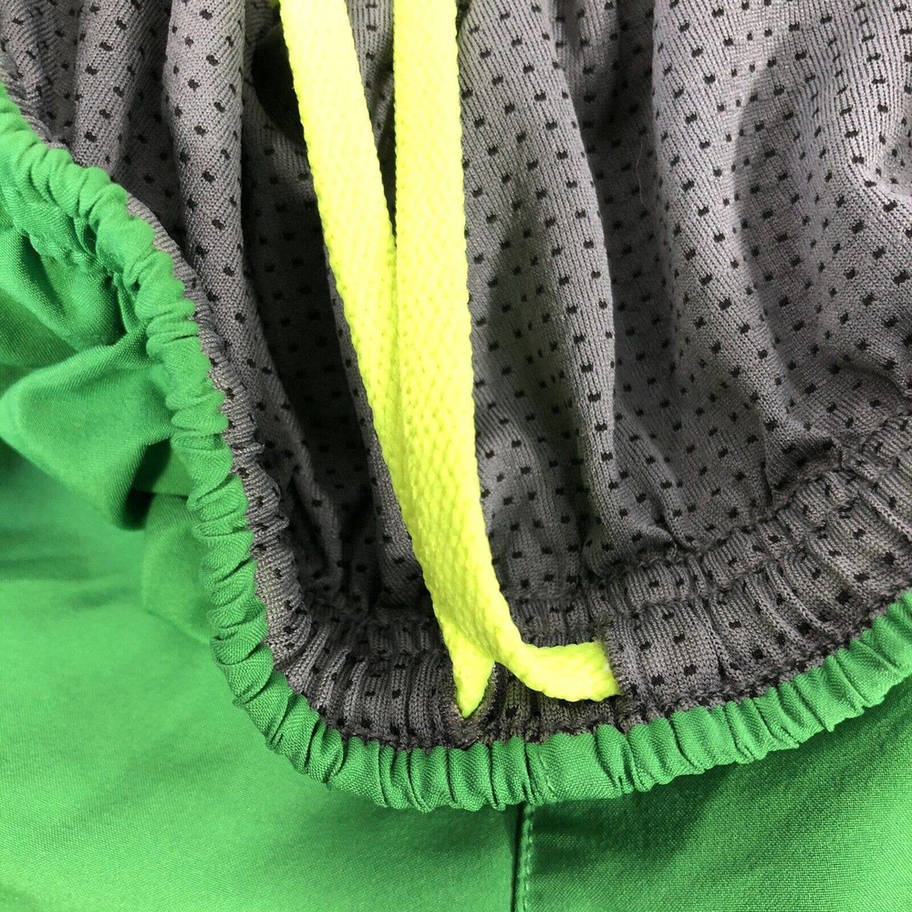 Under Armour Heat Gear Green Short Line Size Medium Running Jogging Athletic - Picture 4 of 12